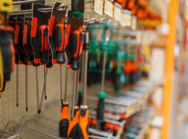 Sistema para ferragens e materiais de construção